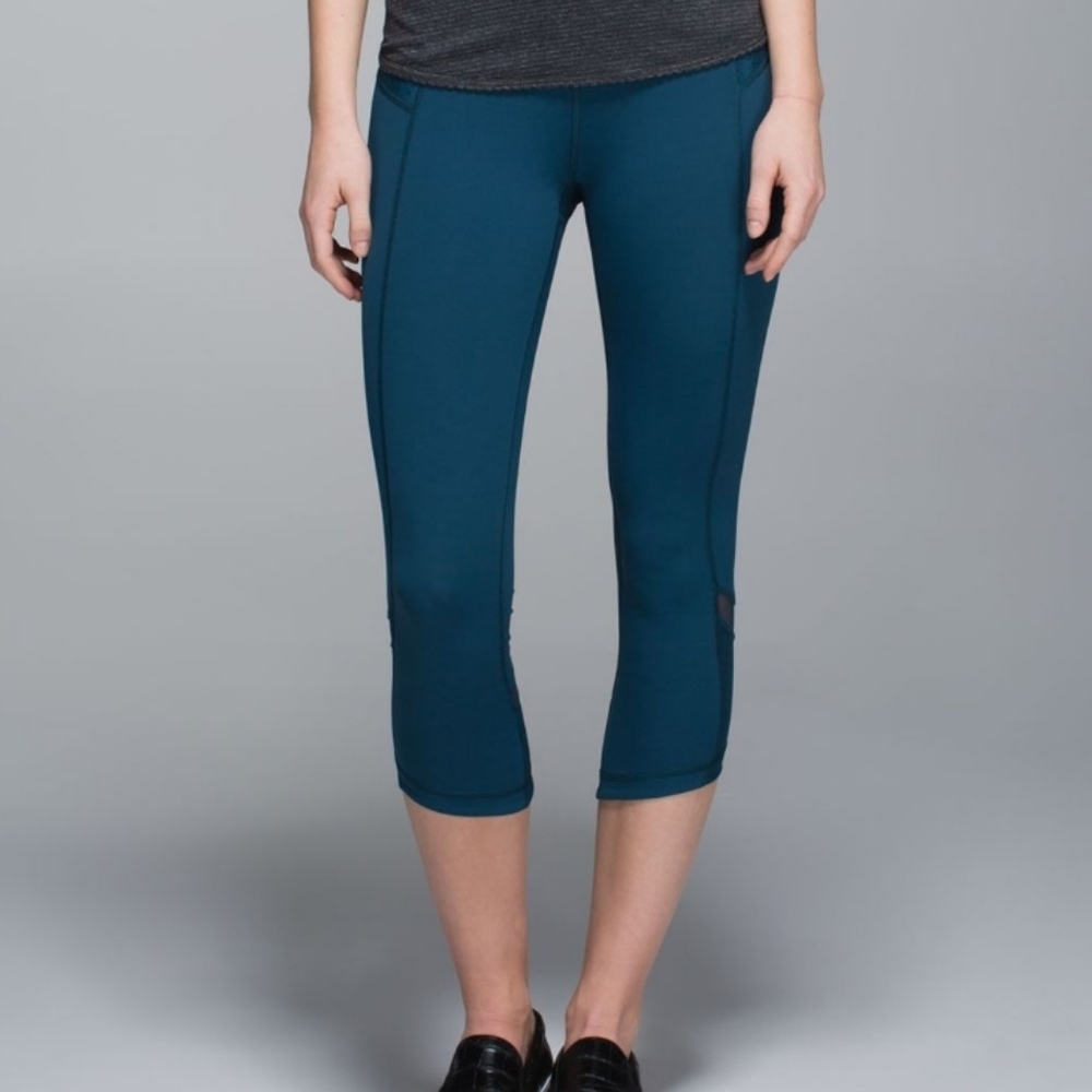 Lululemon Just Breathe Mesh Crop Alberta Lake Black Sz10